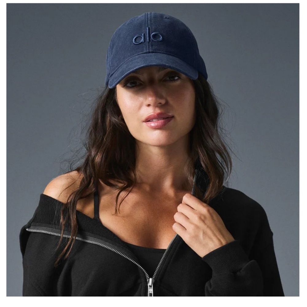 ALO Yoga Washed Off-Duty Cap in Vintage Navy - Picture 3 of 6
